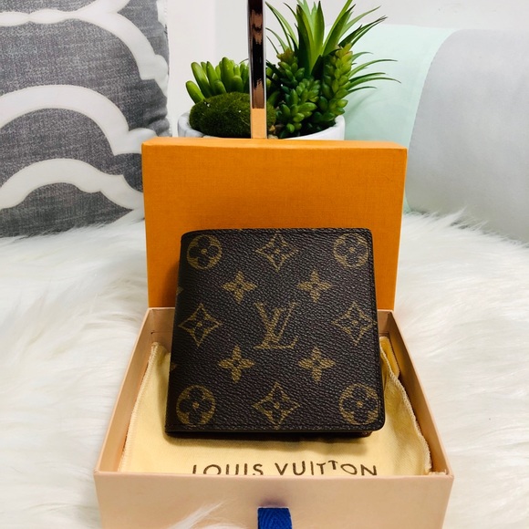 🔥SOLD 🔥Men’s Bifold’s Wallet - Picture 2 of 15